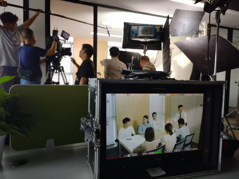 殷都区TVC拍摄公司：科技产品视觉化大师，诠释未来感与功能美学